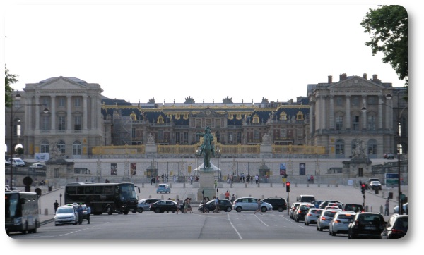 Lo château di Versailles visto dall’avenue de Paris