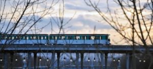 La linea 6 del métro sul pont de Bir Hakeim