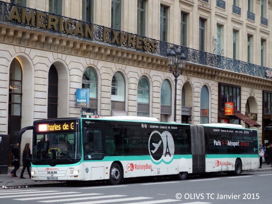 Il RoissyBus in sosta presso il suo capolinea a Parigi