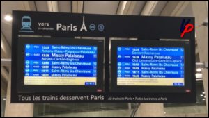 Schermi informativi alla stazione Aéroport CDG 2 – TGV
