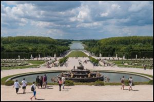 Vista sui giardini e sul parco della reggia di Versailles dal bacino di Latona (2012)